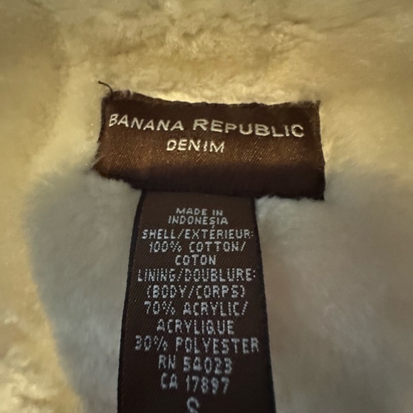 Banana Republic Cream Faux Fur Lined Denim Jacket. Ladies sized small. - Picture 2 of 13